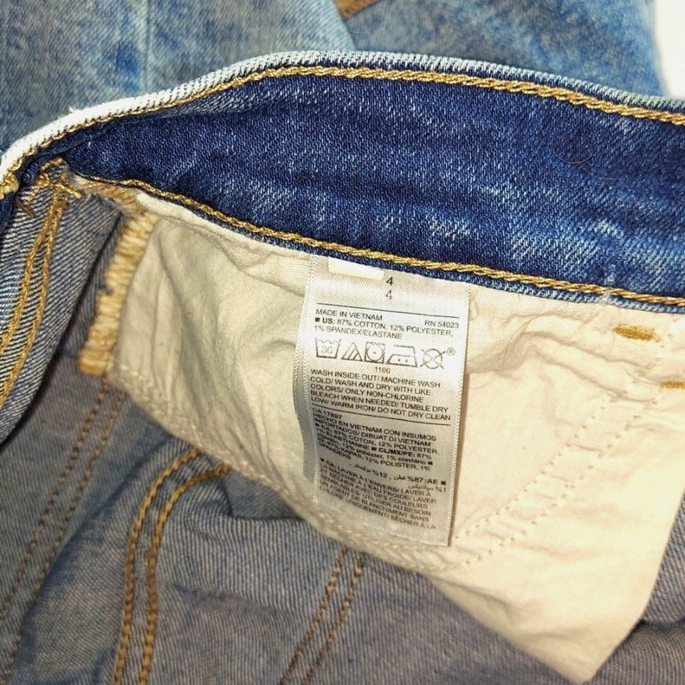 Women's Old Navy Distressed Stone Wash Boyfriend Straight Jean Shorts - Picture 4 of 5